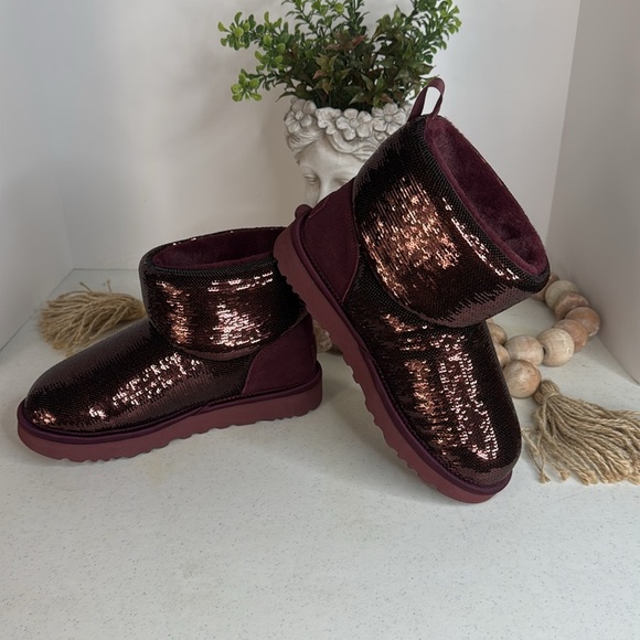 UGG GRAPE CLASSIC MINI MIRROR BALL SEQUIN ANKLE BOOTS, WOMEN US 6 - Picture 8 of 10